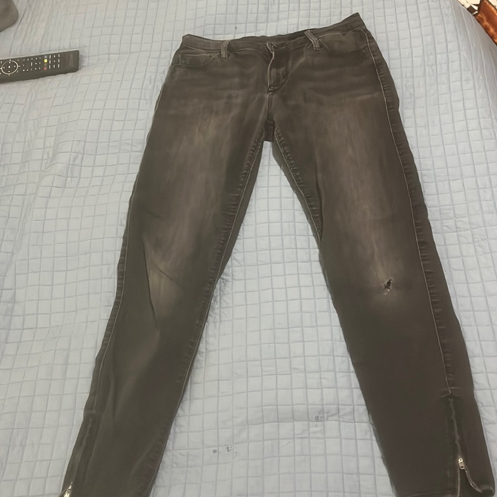 Black Orchid size 28 women’s jeans with zippers at the bottom